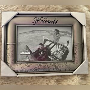 NIB 4x6” Rectangle FRIENDS Silver Picture Frame Paisley Floral Design Bottom 1/2